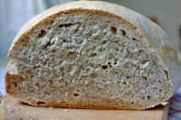 chleb pszenny w przekroju