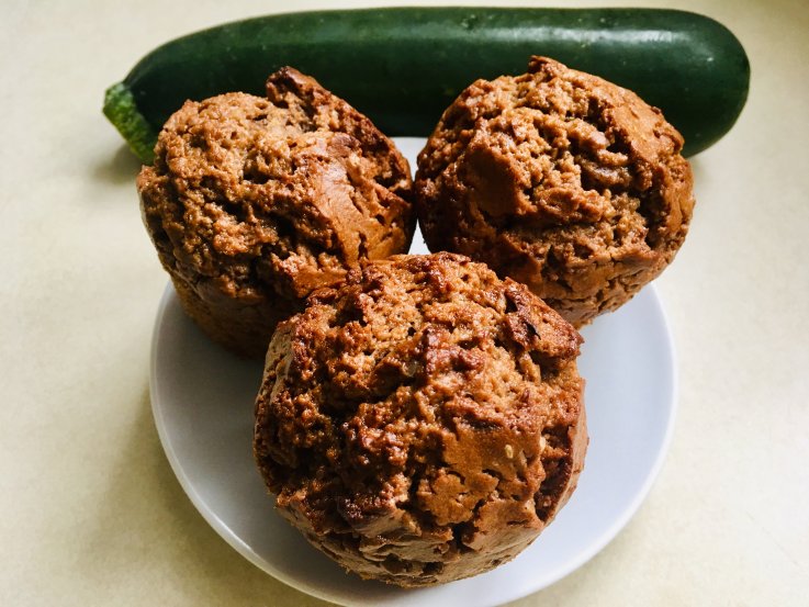 muffinki cukiniowe z orzechami