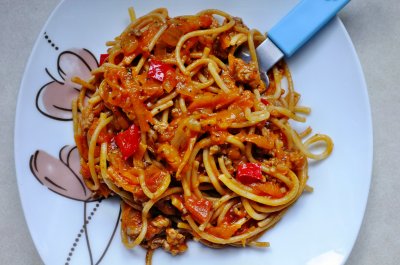 Spaghetti z cukinią i mięsem mielonym